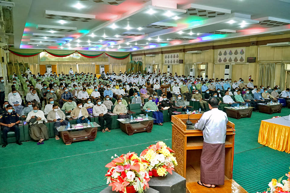 ဝန်ထမ်းများနှင့်တွေ့ဆုံ