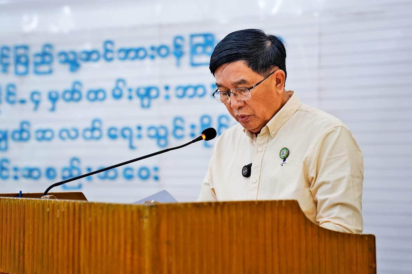 မကွေးတိုင်းဒေသကြီး ဝန်ကြီးချုပ် ဦးတင့်လွင် မဲဆန္ဒရှင်စာရင်းမှန်ကန်စေရေးအတွက် လူဝင်မှုကြီးကြပ်ရေးနှင့်ပြည်သူ့အင်အားဝန်ကြီးဌာနမှ အသုံးပြုနေသော  နိုင်- ၄ မှတ်တမ်းများအား နည်းပညာအသုံးပြု၍ အချက်အလက်ရေးသွင်းနိုင်ရေး လုပ်ငန်းညှိနှိုင်းအစည်းအဝေး တက်ရောက်