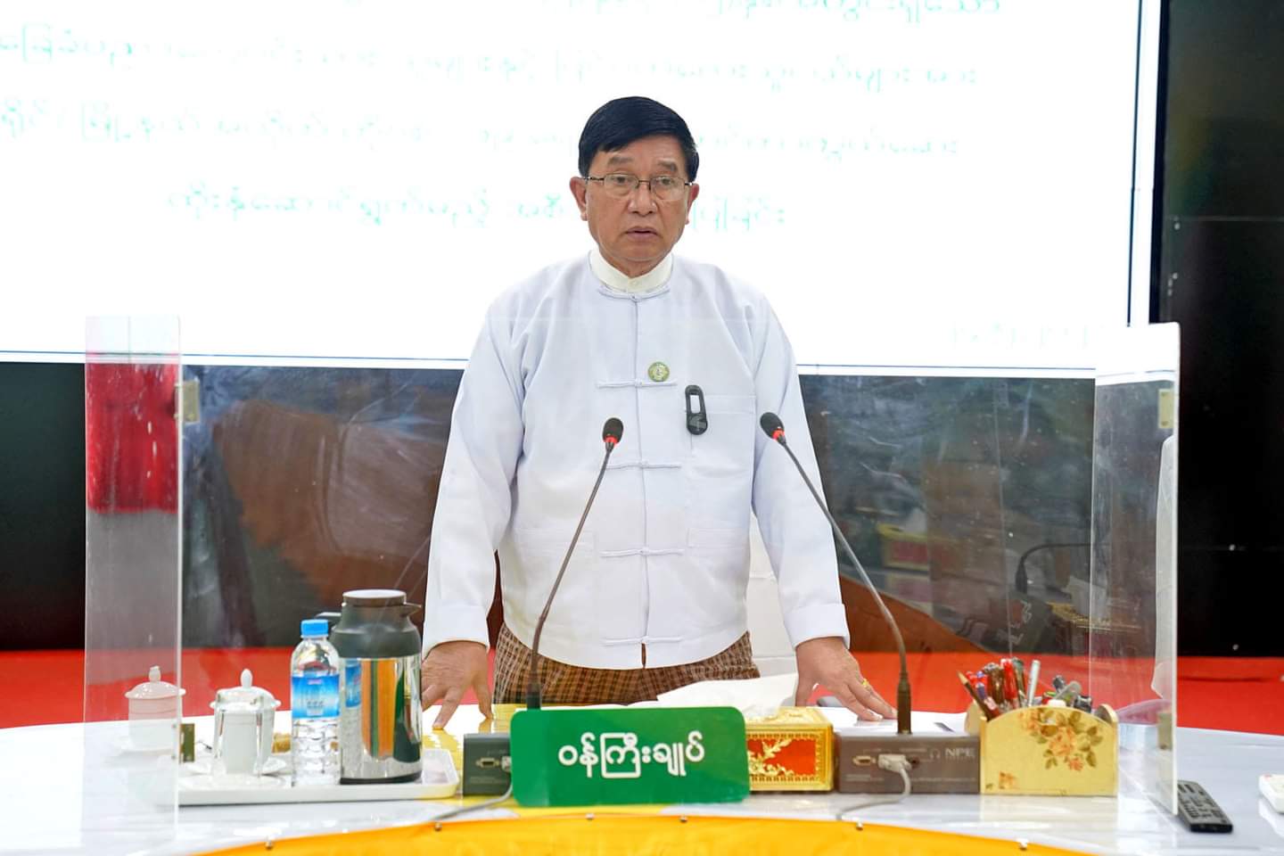 တိုင်းဒေသကြီး၀န်ကြီးချုပ် ဦးတင့်လွင် မကွေးတိုင်းဒေသကြီးအတွင်း အသက် (၅)နှစ်မှ(၁၂)နှစ်အတွင်းရှိသော အခြေခံပညာကျောင်းသား၊ ကျောင်းသူများနှင့် ကျောင်းနေပြင်ပ ကလေးသူငယ်များအား ခရိုင်/မြို့နယ်အလိုက် ကိုဗစ်-၁၉ ရောဂါကြိုတင်ကာကွယ်ဆေး ထိုးနှံနိုင်ရေး အကြိုလုပ်ငန်းညှိနှိုင်း အစည်းအဝေး တက်ရောက်