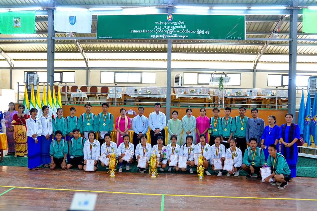 မကွေးတိုင်းဒေသကြီး ဝန်ကြီးချုပ်ဦးတင့်လွင် ရေနံချောင်းတက္ကသိုလ် ဘာသာရပ်ပေါင်းစုံ အားကစားပြိုင်ပွဲ ဗိုလ်လုပွဲနှင့် ဆုချီးမြှင့်ပွဲသို့ တက်ရောက်