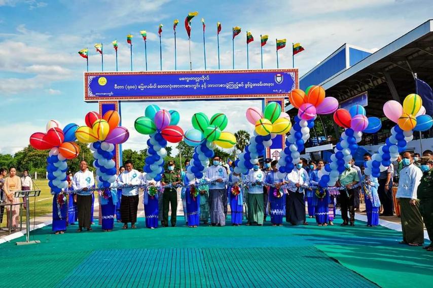 မကွေးတိုင်းဒေသကြီး ဝန်ကြီးချုပ် ဦးတင့်လွင် မကွေးတက္ကသိုလ် မီတာ(၄၀၀)ပြေးလမ်းပါ ဘောလုံးအားကစားကွင်း၊ ပွဲကြည့်စင်နှင့်၂၀၂၂ခုနှစ်၊ ဘာသာရပ်ပေါင်းစုံ အားကစားပြိုင်ပွဲများ ဖွင့်ပွဲအခမ်းအနားသို့ တက်ရောက်