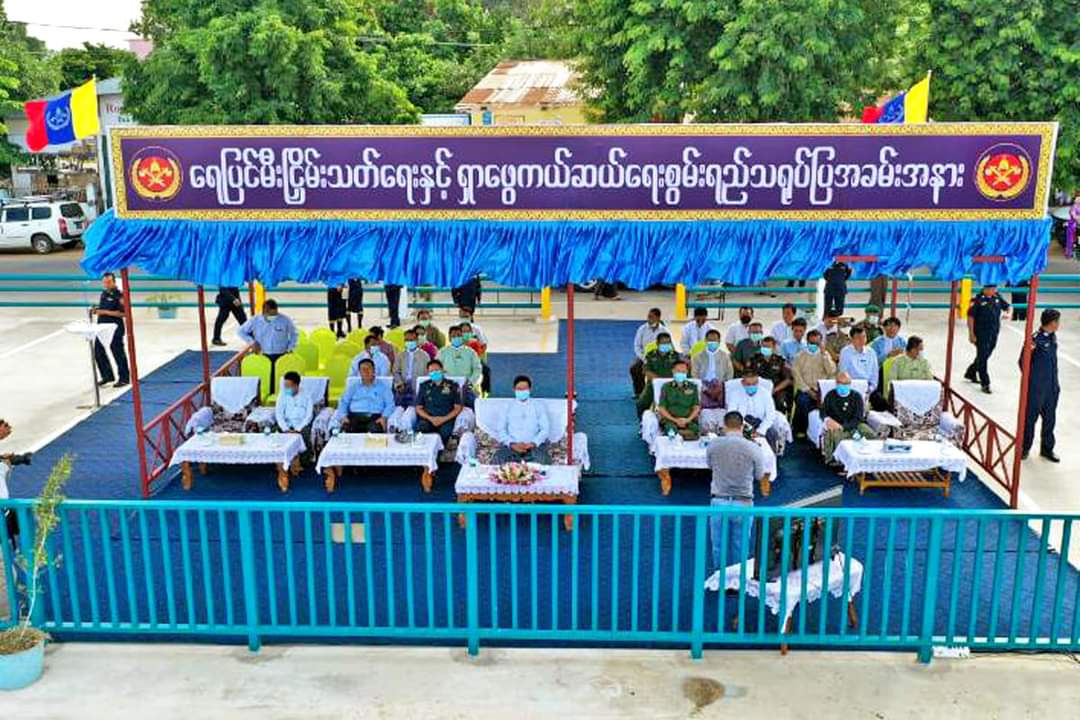 မကွေးတိုင်းဒေသကြီးဝန်ကြီးချုပ် ဦးတင့်လွင် တိုင်းဒေသကြီးမီးသတ်ဦးစီးဌာန ရေပြင်မီးငြှိမ်းသတ်ရေးနှင့် ရှာဖွေကယ်ဆယ်ရေးစွမ်းရည် သရုပ်ပြသမှုအား ကြည့်ရှု