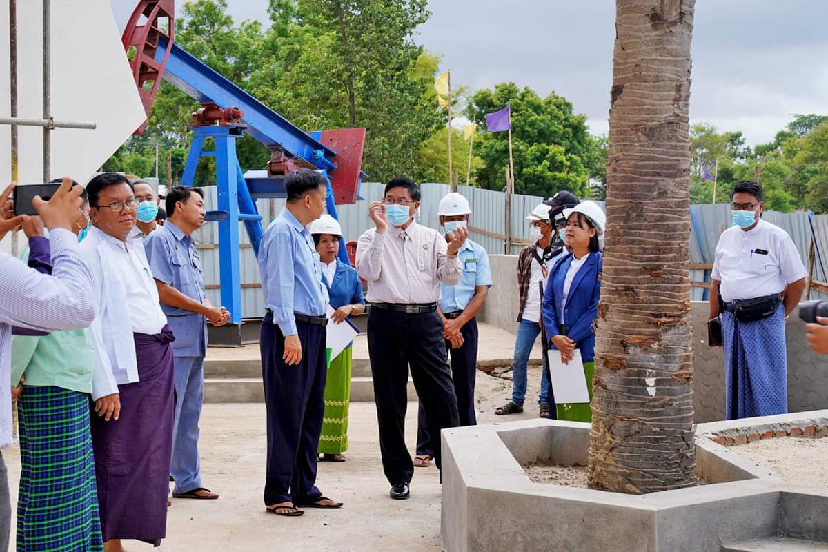 မကွေးတိုင်းဒေသကြီးဝန်ကြီးချုပ် ဦးတင့်လွင် မကွေးမြို့ မြို့အဝင် မုခ်ဦး တည်ဆောက်ခြင်းနှင့် မုခ်ဦးတည်ဆောက်သည့်နေရာတွင် ကတ္တရာကွန်ကရိနှင့် ရိုးရိုးကတ္တရာလမ်းခင်းခြင်းလုပ်ငန်းအား ကြည့်ရှုစစ်ဆေး