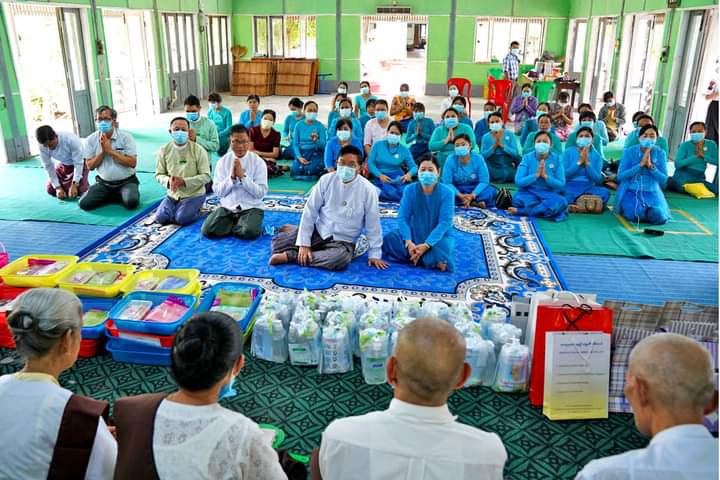 မကွေးတိုင်းဒေသကြီးဝန်ကြီးချုပ် ဦးတင့်လွင် မကွေးမြို့ ဖန်ခါးမြေဘိုးဘွားရိပ်သာမှ အဘိုး၊အဘွားများအား ကျန်းမာရေးစောင့်ရှောက်မှု ဆောင်ရွက်ပေးနေမှုအား သွားရောက်ကြည့်ရှုအားပေး