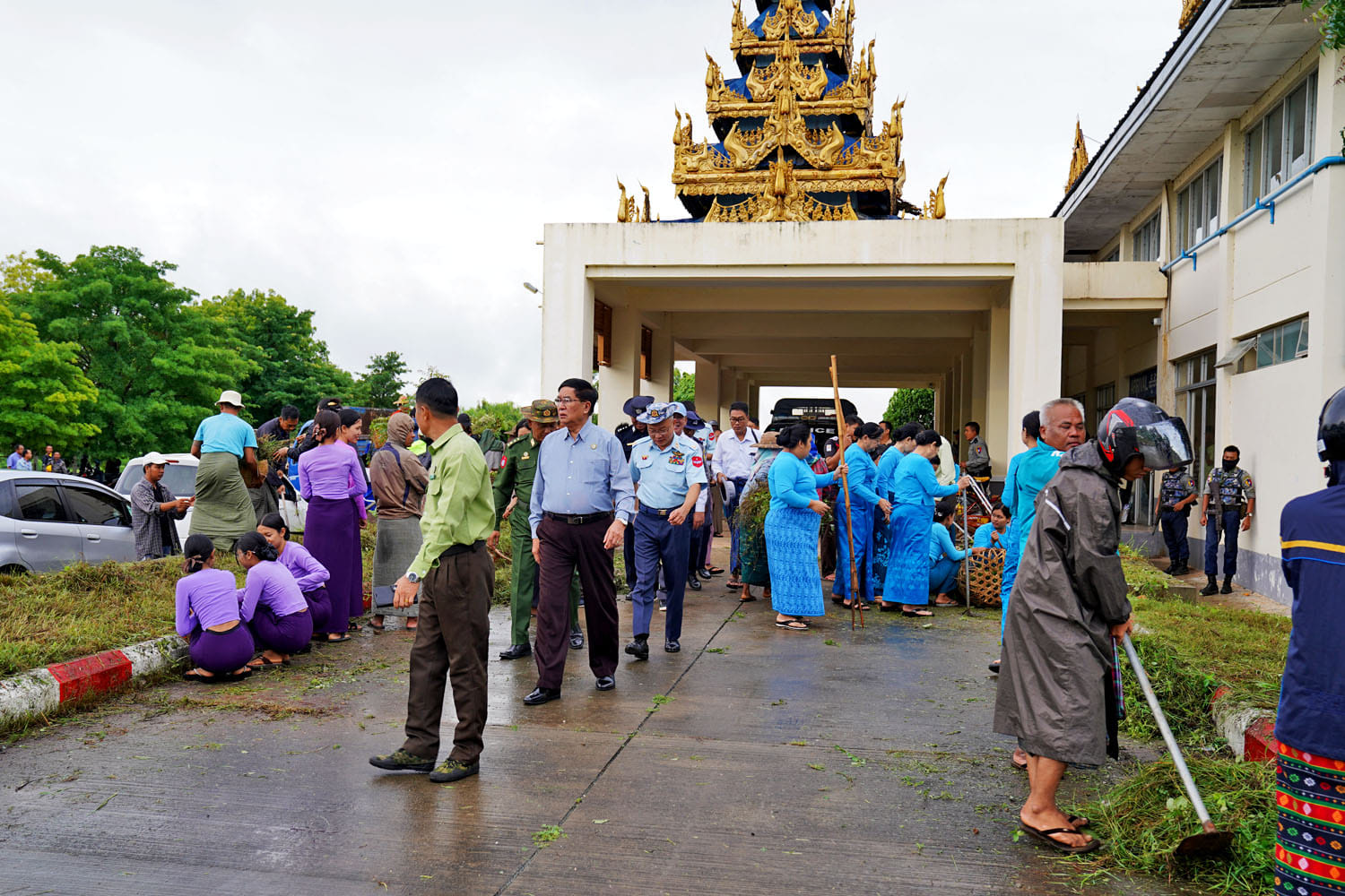 မကွေးတိုင်းဒေသကြီးအစိုးရအဖွဲ့ ဝန်ကြီးချုပ် ဦးတင့်လွင် မကွေးလေဆိပ်တွင် သန့်ရှင်းသာယာ လှပစေရေး ဌာနဆိုင်ရာများ စုပေါင်းသန့်ရှင်းရေးဆောင်ရွက်နေမှုအား ကြည့်ရှုအားပေး