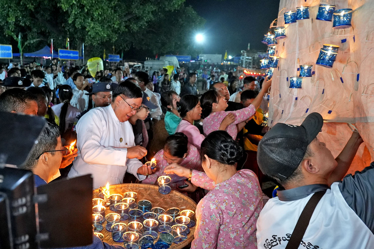 မကွေးတိုင်းဒေသကြီးအစိုးရအဖွဲ့မှ ကြီးမှူးကျင်းပသည့် မြန်မာ့ရိုးရာထမနဲထိုးပြိုင်ပွဲနှင့်  မီးပုံးပျံ လွှတ်တင်ပွဲ အခမ်းအနား