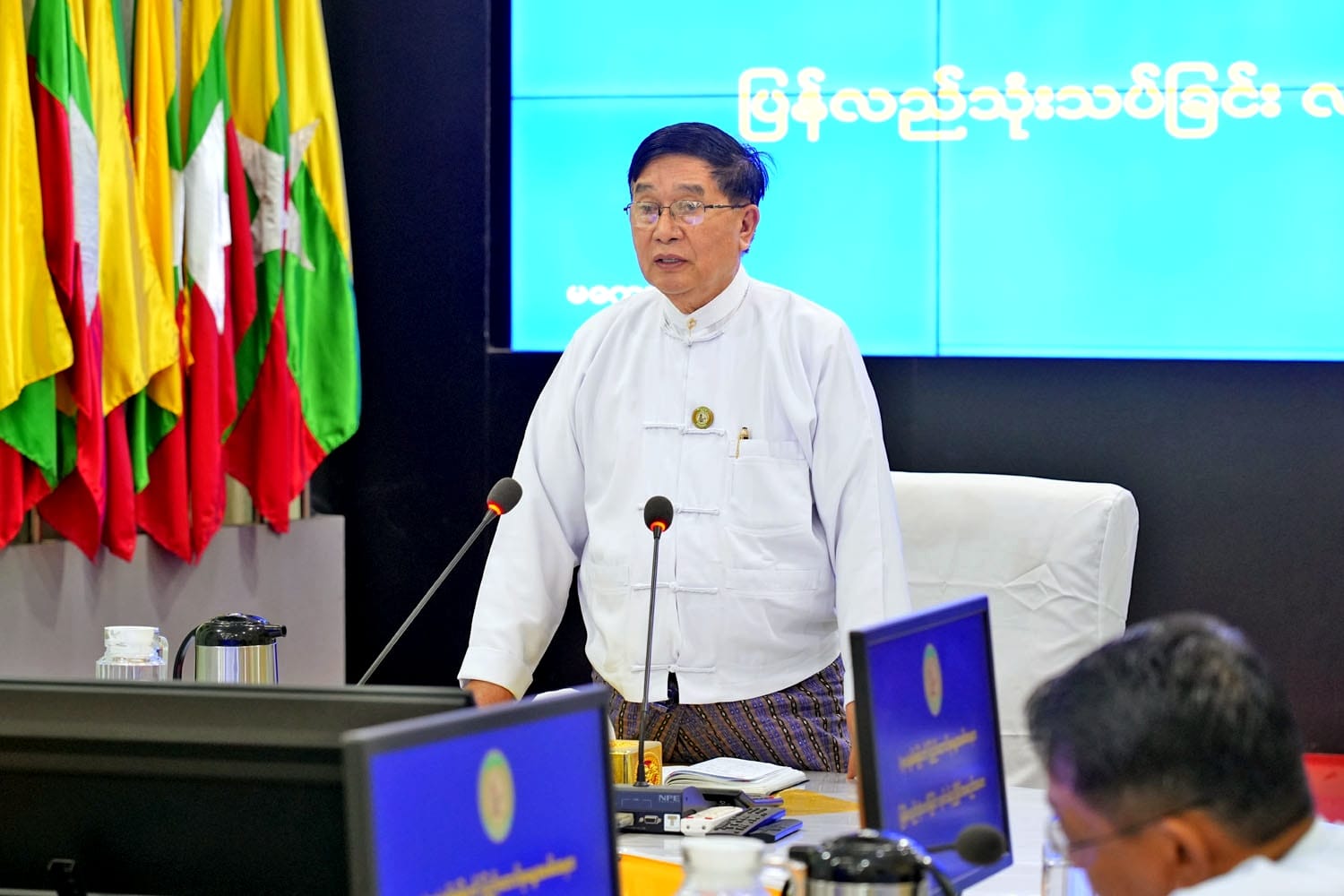 မကွေးတိုင်းဒေသကြီးဝန်ကြီးချုပ် ဦးတင့်လွင် ၂၀၂၅ ခုနှစ်၊ ဖေဖော်ဝါရီလ (၁၂)ရက်နေ့တွင် ကျင်းပ ပြုလုပ်ခဲ့သည့် (၇၈)နှစ် မြောက် ပြည်ထောင်စုနေ့အခမ်းအနား ပြန်လည်သုံးသပ်ခြင်း လုပ်ငန်းညှိနှိုင်း အစည်းအဝေး တက်ရောက်
