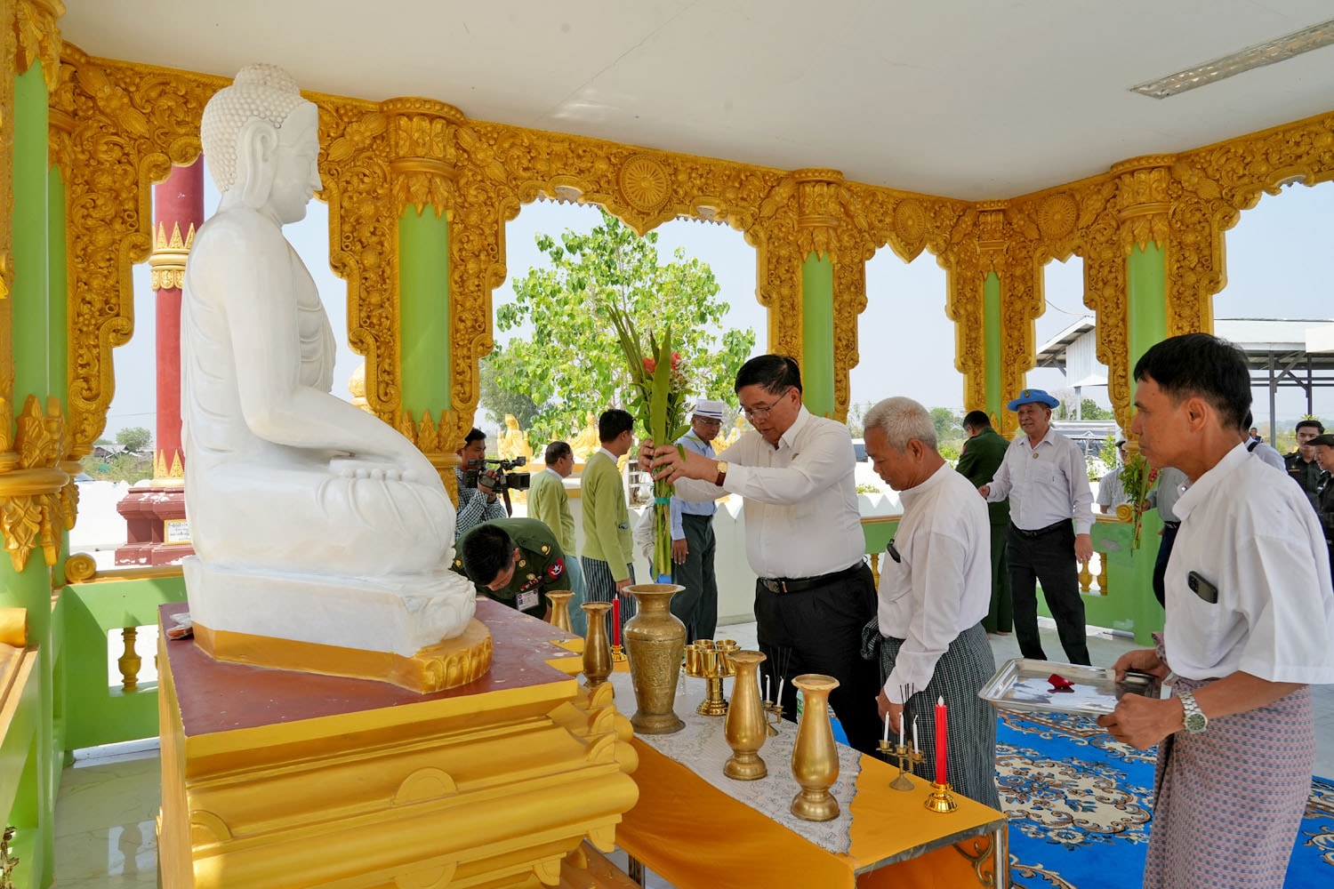 မကွေးတိုင်းဒေသကြီးအစိုးရအဖွဲ့ ဝန်ကြီးချုပ် ဦးတင့်လွင် ပွင့်ဖြူမြို့နယ် လယ်ကိုင်းကျေးရွာ စင်္ကြာပန်း‌တောင်းစေတီတော်မြတ်ကြီးအား ဖူးမျှော်ကြည်ညို