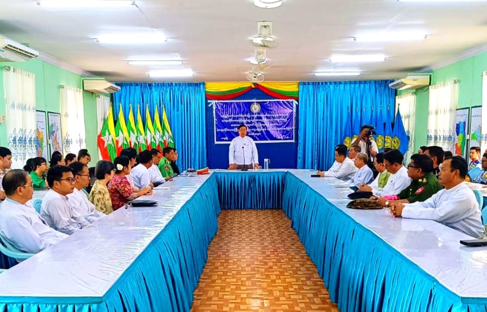 မကွေးတိုင်းဒေသကြီးဝန်ကြီးချုပ် ဦးတင့်လွင် နေပြည်တော်ကောင်စီနယ်မြေတွင် ငလျင်ဘေးဒဏ်ခံစားရသူများအတွက် မကွေးတိုင်းဒေသကြီး ပြည်သူ့ကျန်းမာရေး ဦးစီးဌာနမှ စေလွှတ်သည့် သဘာဝဘေးအရေးပေါ်တုံ့ပြန်ရေးအဖွဲ့များအား တိုင်းဒေသကြီးအစိုးရအဖွဲ့မှ ထောက်ပံ့ငွေပေးအပ်ခြင်း အခမ်းအနား တက်ရောက်