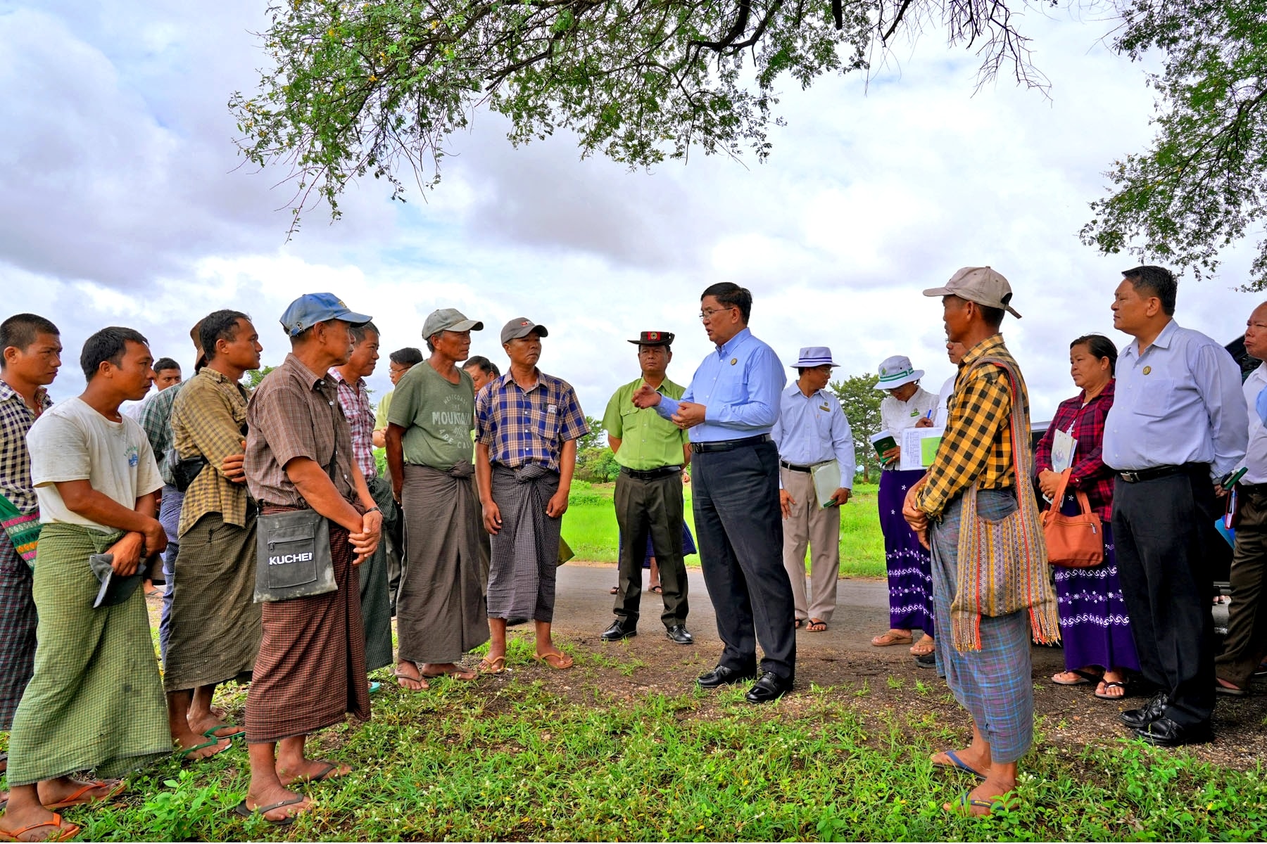 မကွေးတိုင်းဒေသကြီးဝန်ကြီးချုပ် ဦးတင့်လွင် မင်းဘူး(စကု)မြို့နယ်၌ မိုးများ၍ နွေနှမ်းနှင့် မိုးနှမ်းသီးနှံစိုက်ခင်းများ ထိခိုက်ပျက်စီးမှုအခြေအနေအား ကွင်းဆင်းကြည့်ရှုစစ်ဆေး