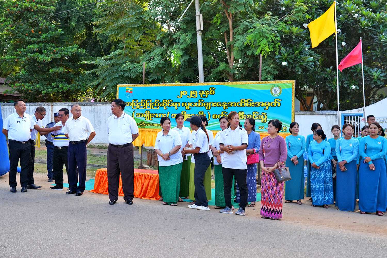 မကွေးတိုင်းဒေသကြီးဝန်ကြီးချုပ် ဦးတင့်လွင် ၂၀၂၅ ခုနှစ် အပြည်ပြည်ဆိုင်ရာ လူငယ်များနေ့ အထိမ်းအမှတ် စုပေါင်းစက်ဘီးစီးနင်းပွဲ တက်ရောက်