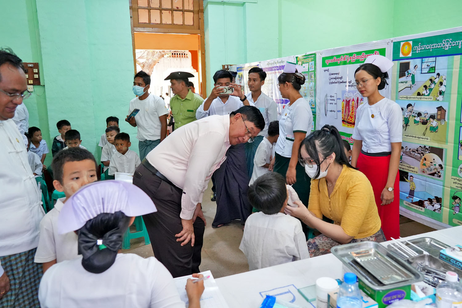 မကွေးတိုင်းဒေသကြီးဝန်ကြီးချုပ် ဦးတင့်လွင် မ‌ကွေးမြို့ ကျောင်းကျန်းမာရေး သီတင်းပတ်လှုပ်ရှားမှု တိုင်းဒေသကြီးအဆင့် အထိမ်းအမှတ် အခမ်းအနား တက်ရောက်