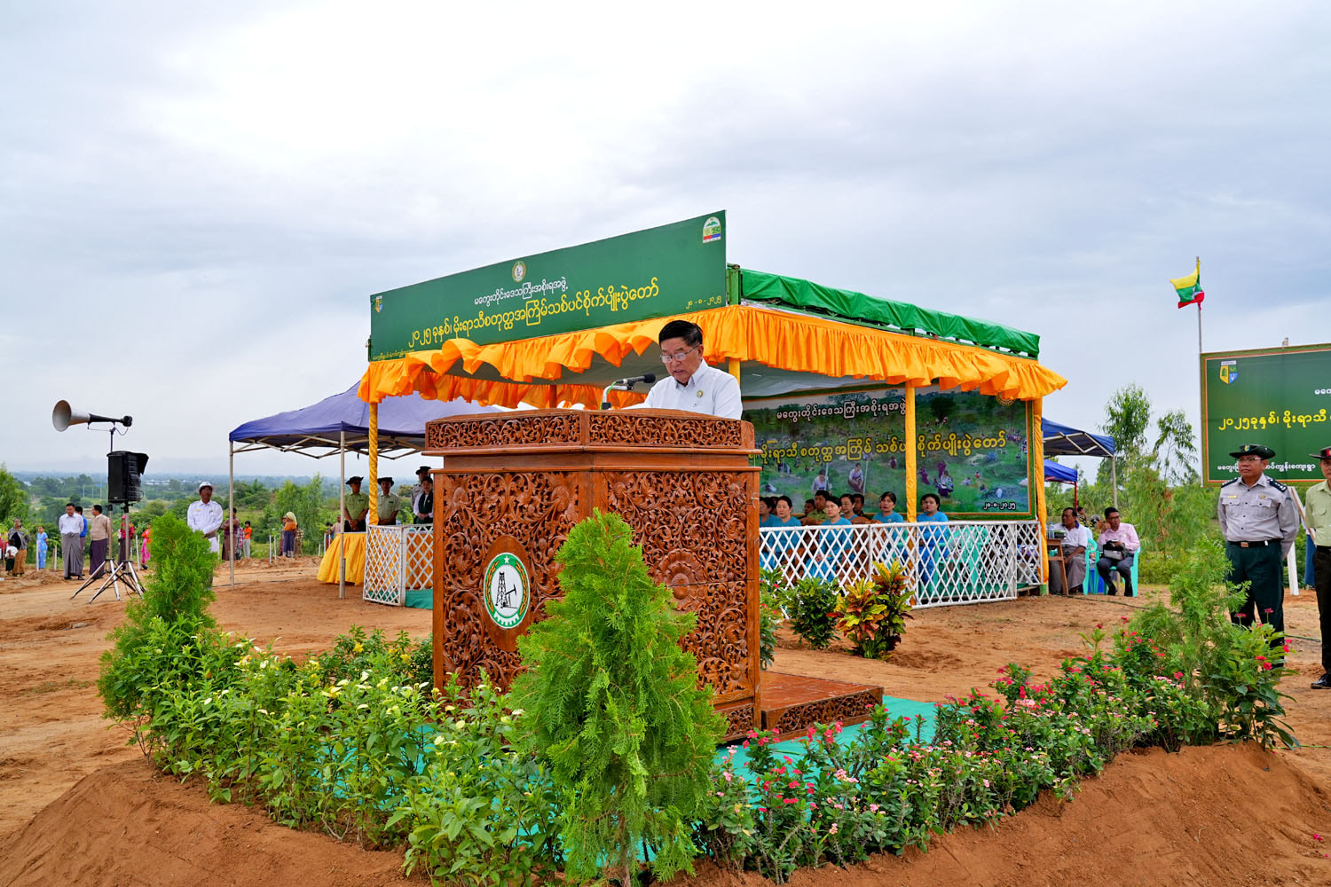 မကွေးတိုင်းဒေသကြီးဝန်ကြီးချုပ် ဦးတင့်လွင် ၂၀၂၅ ခုနှစ် မိုးရာသီ(စတုတ္ထအကြိမ်)သစ်ပင်စိုက်ပျိုးပွဲ အခမ်းအနား တက်ရောက်