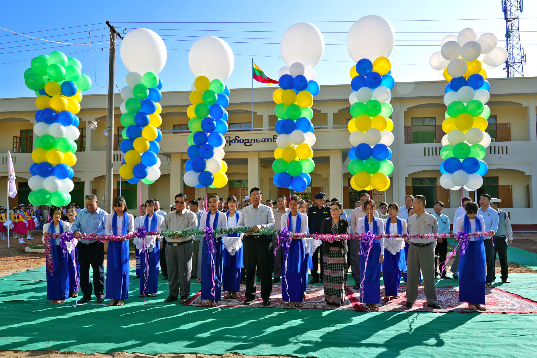 မကွေးတိုင်းဒေသကြီးဝန်ကြီးချုပ် ဦးတင့်လွင်၊ (၁၀၅)နှစ်မြောက် အမျိုးသား အောင်ပွဲနေ့ကို ဂုဏ်ပြုကြိုဆိုသောအားဖြင့် ဖွင့်လှစ်သည့် သမဝါယမစာရင်းရေး၊ စာရင်းကိုင် သက်မွေးပညာ သင်တန်းကျောင်း (မကွေး) နှစ်ထပ်ကျောင်းဆောင်သစ် ဖွင့်ပွဲ တက်ရောက်
