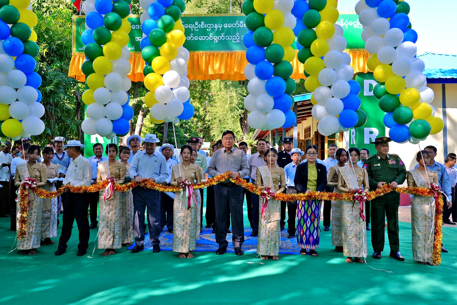 မကွေးတိုင်းဒေသကြီးဝန်ကြီးချုပ် ဦးတင့်လွင် မကွေးမြို့နယ်၊ ယင်းသာစည်(အနောက်) SMART Village ကျေးရွာတွင် ဘက်စုံသုံးခန်းမ ဖွင့်ပွဲအခမ်းအနားသို့ တက်ရောက်