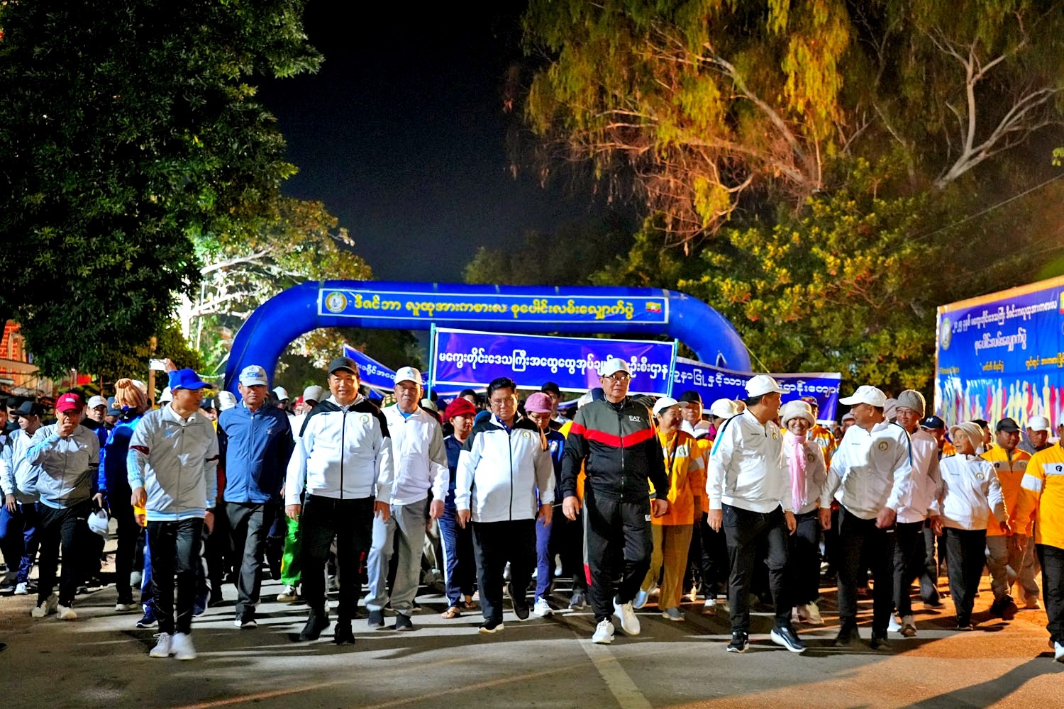 မကွေးတိုင်းဒေသကြီးဝန်ကြီးချုပ် ဦးတင့်လွင် ဒီဇင်ဘာလူထု အားကစားလ စုပေါင်းလမ်းလျှောက်ပွဲ ပါဝင်ဆင်နွဲ