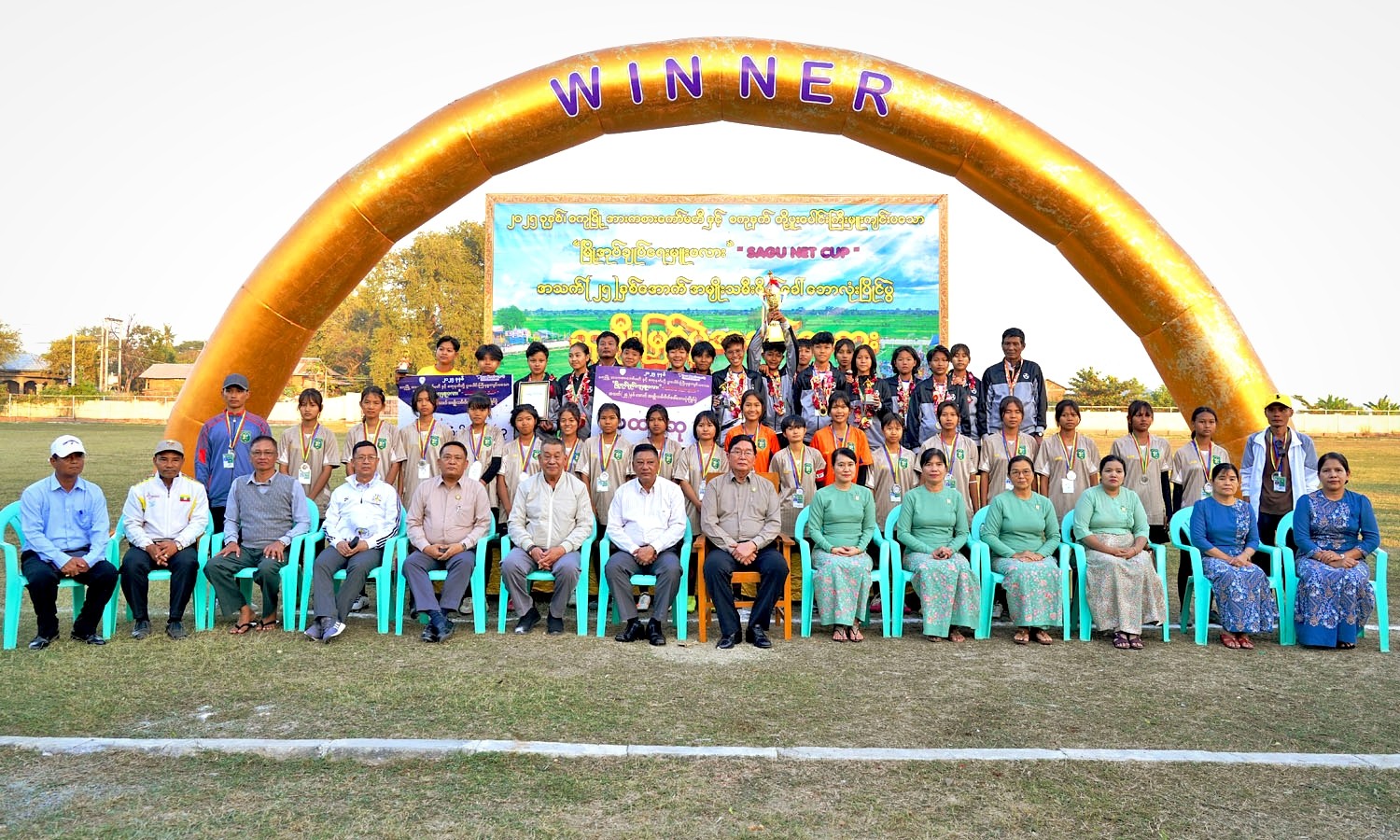 မကွေးတိုင်းဒေသကြီးဝန်ကြီးချုပ် ဦးတင့်လွင် စကုမြို့ အသက်(၂၅)နှစ်နှင့် အောက် အမျိုးသမီး ဘောလုံးပြိုင်ပွဲ ဗိုလ်လုပွဲနှင့် ဆုပေးပွဲအခမ်းအနား တက်ရောက်