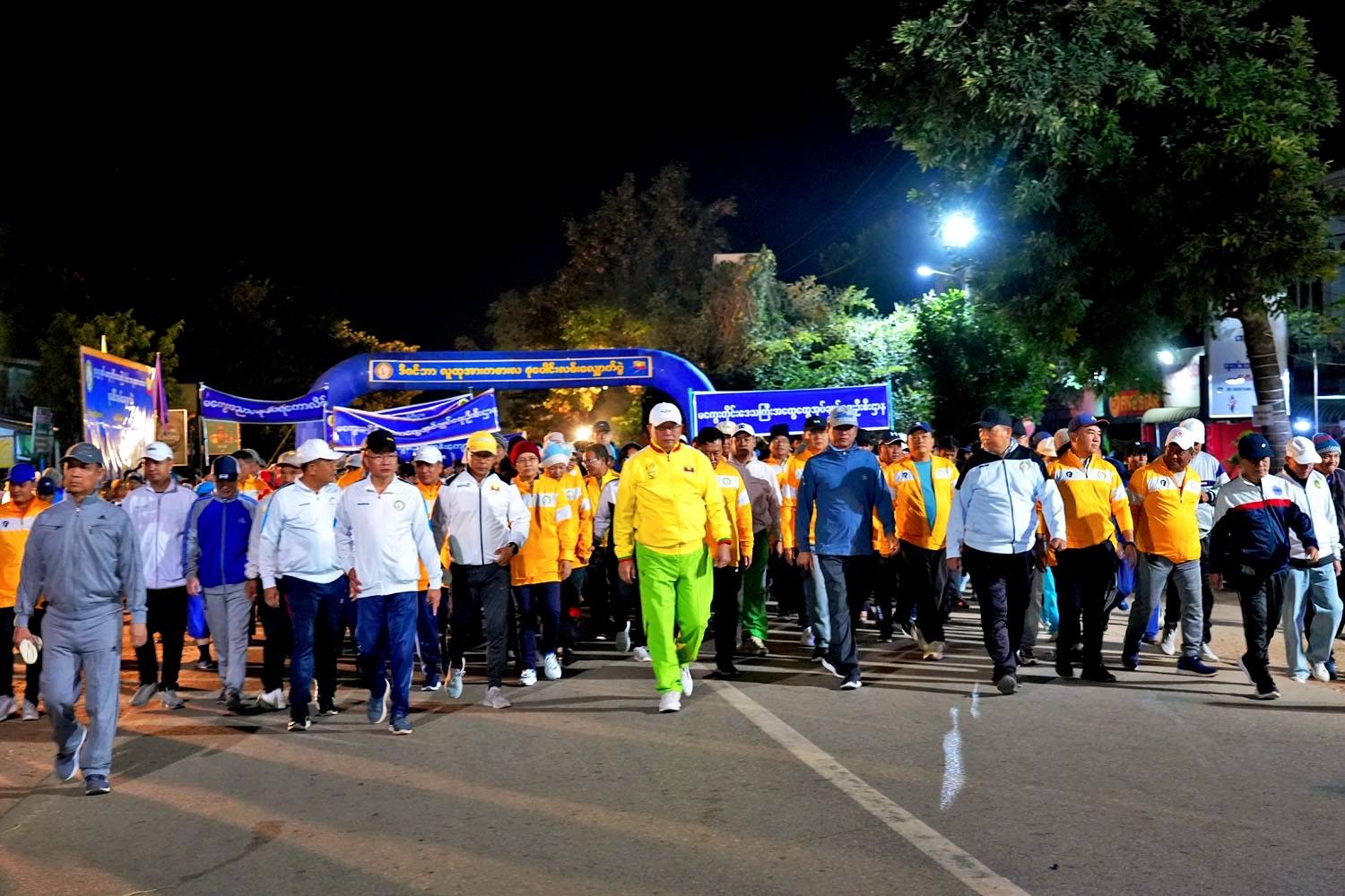 မကွေးတိုင်းဒေသကြီးဝန်ကြီးချုပ် ဦးတင့်လွင် ဒီဇင်ဘာလူထု အားကစားလ စုပေါင်းလမ်းလျှောက်ပွဲ ပါဝင်ဆင်နွဲ