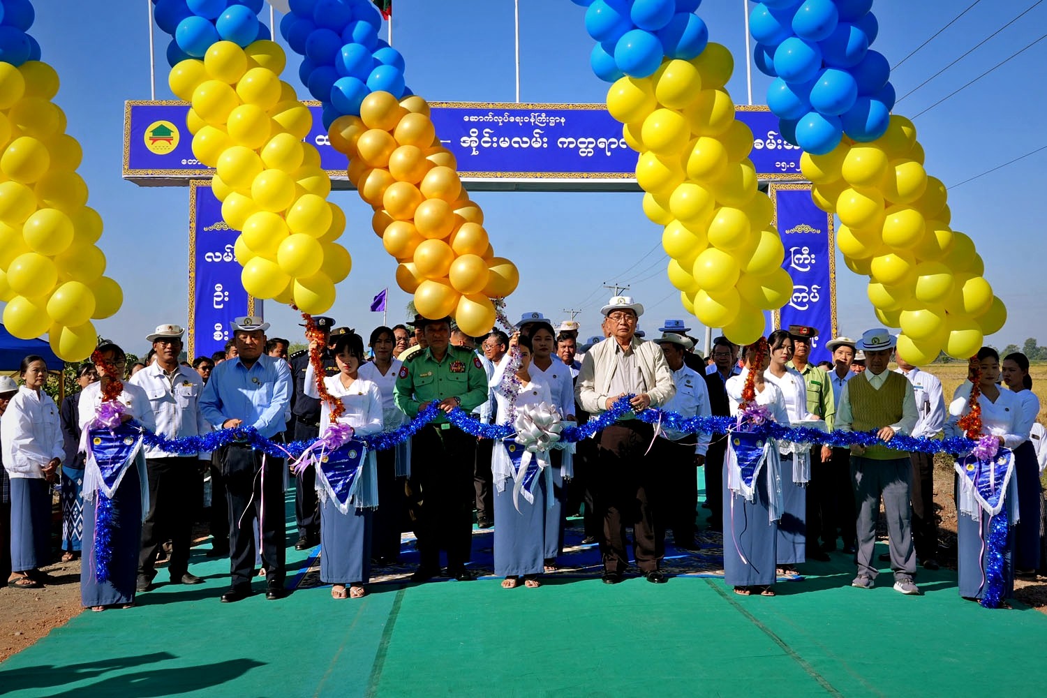 မကွေးတိုင်းဒေသကြီးဝန်ကြီးချုပ် ဦးတင့်လွင် မင်းဘူး(စကု)မြို့နယ်ရှိ ထနောင်းတော-အိုင်းမလမ်း ကတ္တရာလမ်းသစ်ဖွင့်ပွဲ တက်ရောက် ဖွင့်လှစ်