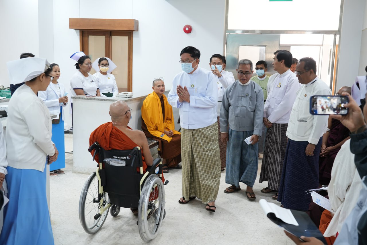 မကွေးတိုင်းဒေသကြီးဝန်ကြီးချုပ် ဦးတင့်လွင် မကွေးတိုင်းဒေသကြီးအတွင်းရှိ သံဃာ့အဖွဲ့အစည်း အဆင့်ဆင့်မှ ဆရာတော်ကြီးများ၊ ထေရ်ကြီး ဝါကြီး ဆရာတော်ကြီးများနှင့်   သီလရှင်ဆရာကြီးများအား ကျန်းမာရေးစစ်ဆေးပေးမှု ကြည့်ရှုအားပေး