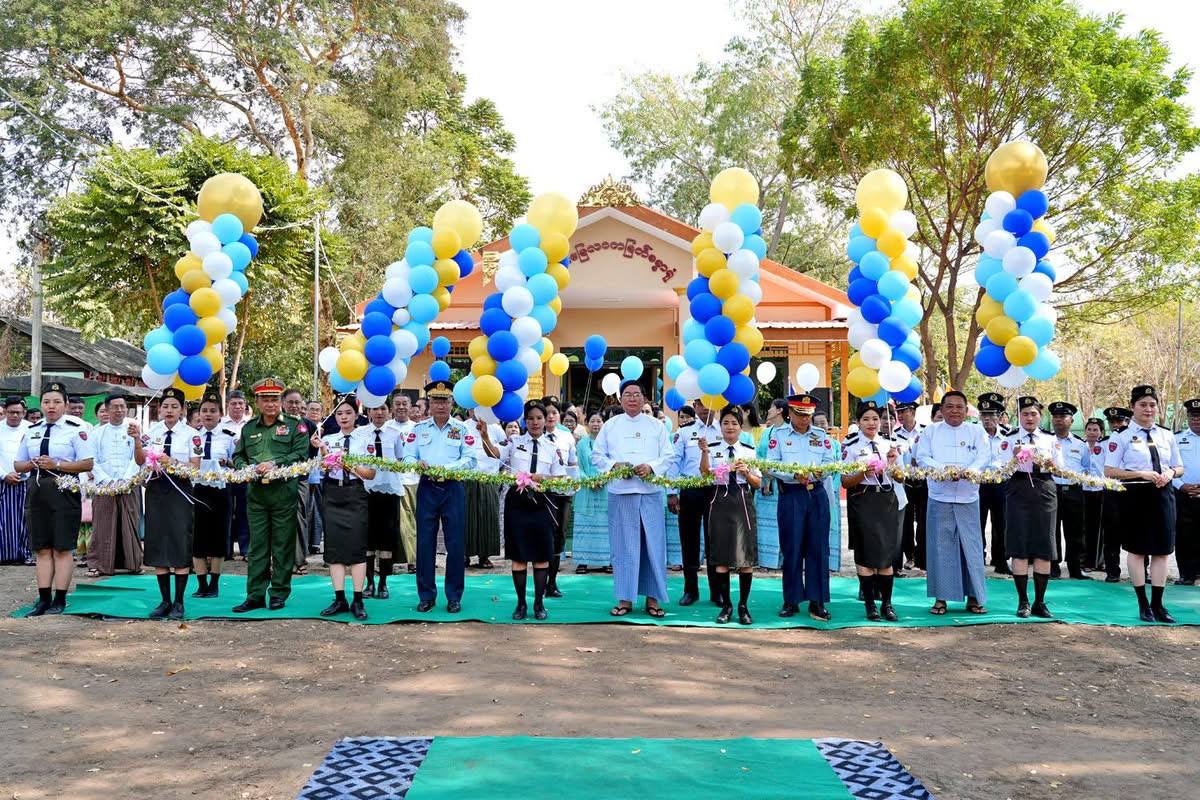 မကွေးတိုင်းဒေသကြီးဝန်ကြီးချုပ် ဦးတင့်လွင် တိုင်းဒေသကြီးလူဝင်မှုကြီးကြပ်ရေးနှင့် ပြည်သူ့အင်အား ဦးစီးမှူးရုံးဝန်းအတွင်း ဖန်ခါးမြေ လဝက မြတ်ဓမ္မာရုံနှင့် အမျိုးသားဆောင် ဖွင့်ပွဲ အခမ်းအနားသို့ တက်ရောက်