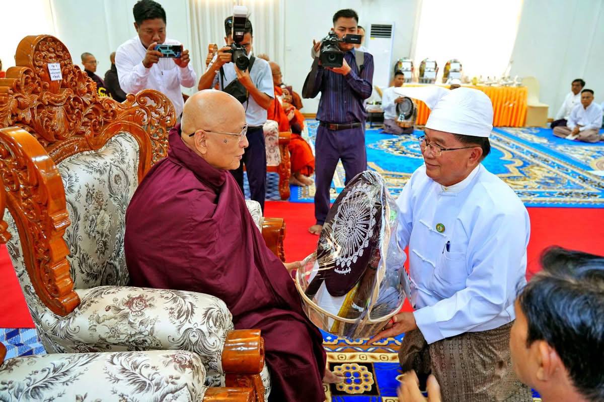 မကွေးတိုင်းဒေသကြီးဝန်ကြီးချုပ် ဦးတင့်လွင် မင်းဘူးမြို့ သာသနာ့ဗိမာန်တော်ကြီးတွင် ကျင်းပပြုလုပ် သည့် အစိုးရဓမ္မာစရိယနှင့် ပါဠိပထမပြန် စာအောင်ဆုနှင်းသဘင် အခမ်းအနားသို့ တက်ရောက်