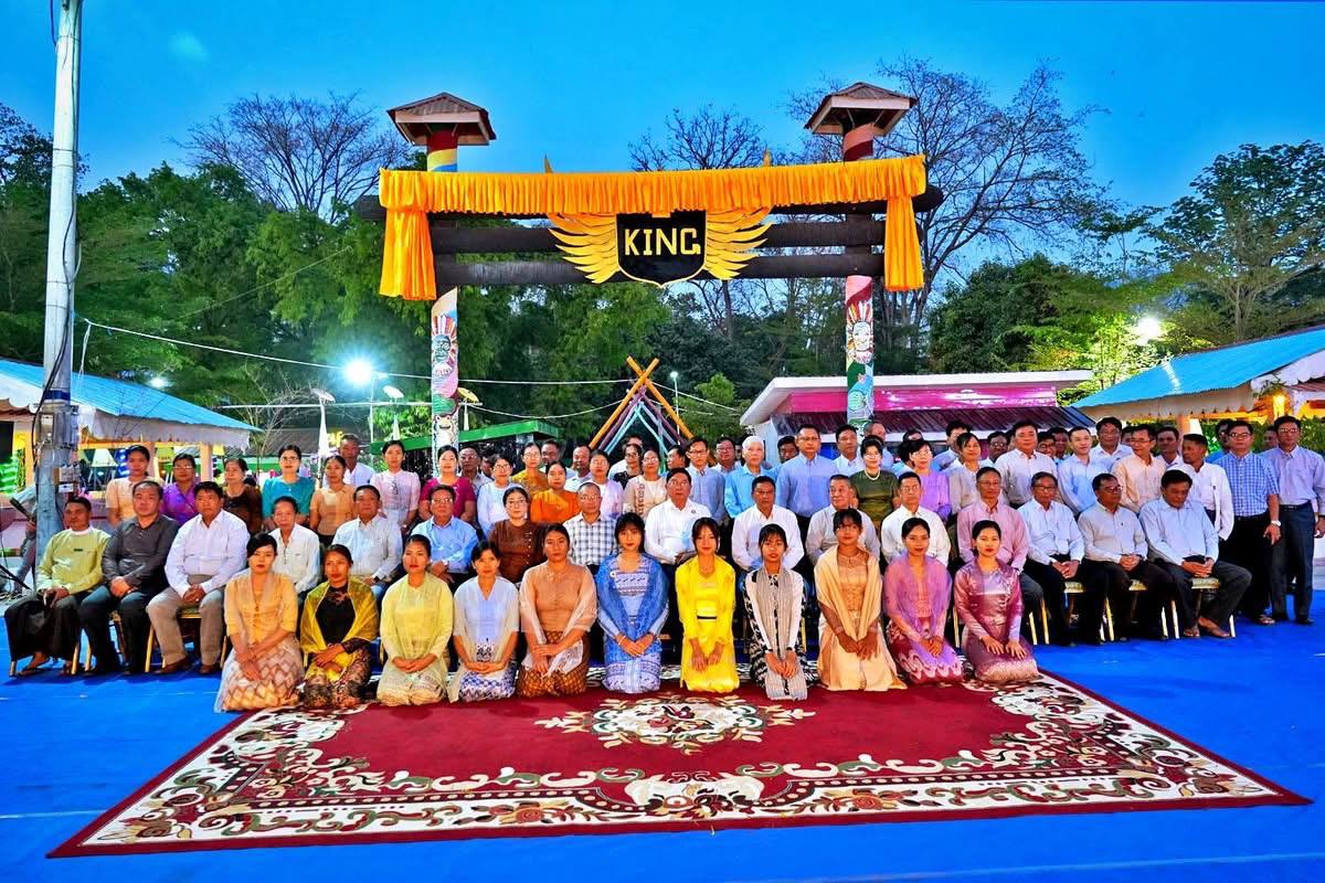 မကွေးတိုင်းဒေသကြီးဝန်ကြီးချုပ် ဦးတင့်လွင် (၈၁)နှစ်မြောက် တပ်မတော်နေ့အား ကြိုဆိုဂုဏ်ပြု သောအားဖြင့် မကွေးမြို၊ ကမ်းနားလမ်း ကင်းပန်းခြံရှိ(King Resort) & (Love Paradise Entertainment) ဖွင့်ပွဲ အခမ်းအနား တက်ရောက်