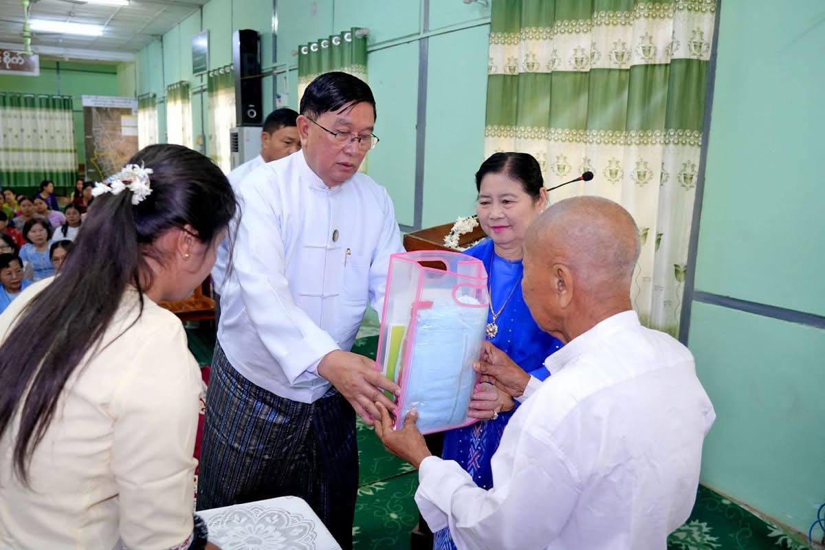 မကွေးတိုင်းဒေသကြီးစိုက်ပျိုးရေးဦးစီးဌာန၊ တိုင်းဒေသကြီးဦးစီးမှူးရုံး၊ အစည်းအဝေးခန်းမ၌ စိုက်ပျိုးရေးတက္ကသိုလ်ဘွဲ့ရများအသင်း၊ အသက်(၈၀) ပြည့်နှင့်အထက် စိုက်ပျိုးရေးဘွဲ့ရများ ပဉ္စမအကြိမ် သက်ကြီးပူဇော်ပွဲ အခမ်းအနား ကျင်းပ