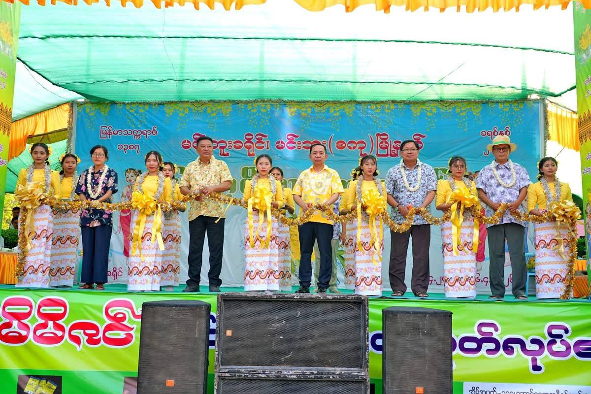 မကွေးတိုင်းဒေသကြီးဝန်ကြီးချုပ် ဦးတင်ကိုကို မင်းဘူးမြို့ မြန်မာ့ရိုးရာယဉ်ကျေးမှု မဟာသင်္ကြန် ရေသဘင်ပွဲတော် ဗဟိုမဏ္ဍပ် ဖွင့်ပွဲအခမ်းအနား တက်ရောက်