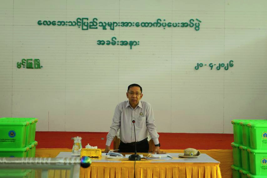 မကွေးတိုင်းဒေသကြီး ဝန်ကြီးချုပ် ဦးတင်ကိုကို  လေဘေးသင့်ပြည်သူများအား ထောက်ပံ့ပေးအပ်ပွဲ အခမ်းအနားသို့ တက်ရောက်