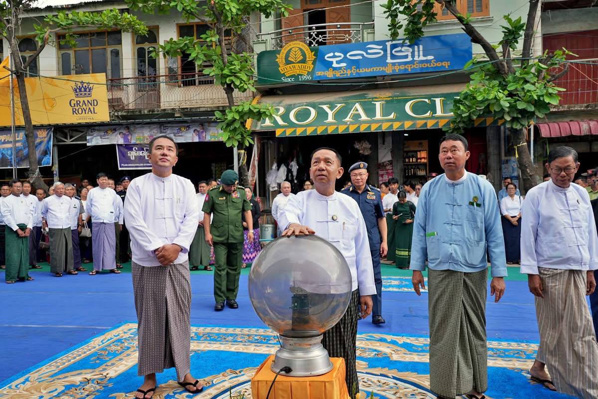 မကွေးတိုင်းဒေသကြီးဝန်ကြီးချုပ် ဦးတင်ကိုကို မင်းဘူးမြို့မဈေး အဆင့်မြင့်ဈေးဆိုင်ခန်း ဖွင့်ပွဲ အခမ်းအနား တက်ရောက်