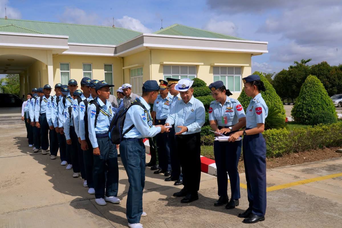မကွေးတိုင်းဒေသကြီး ဝန်ကြီးချုပ် ဦးတင်ကိုကို မြေအောက်ရေ ပြန်လည်ဖြည့်တင်းခြင်း လုပ်ငန်းနှင့် သစ်တောဦးစီးဌာနတွင် ပျိုးပင်များ ပျိုးထောင်ထားမှုအား ကြည့်ရူ့စစ်ဆေး၊ နေပြည်တော်သို့ သွားရောက်မည့် အခြေခံလေကြောင်းလူငယ် သင်တန်းသားများအား ပို့ဆောင်နှုတ်ဆက်