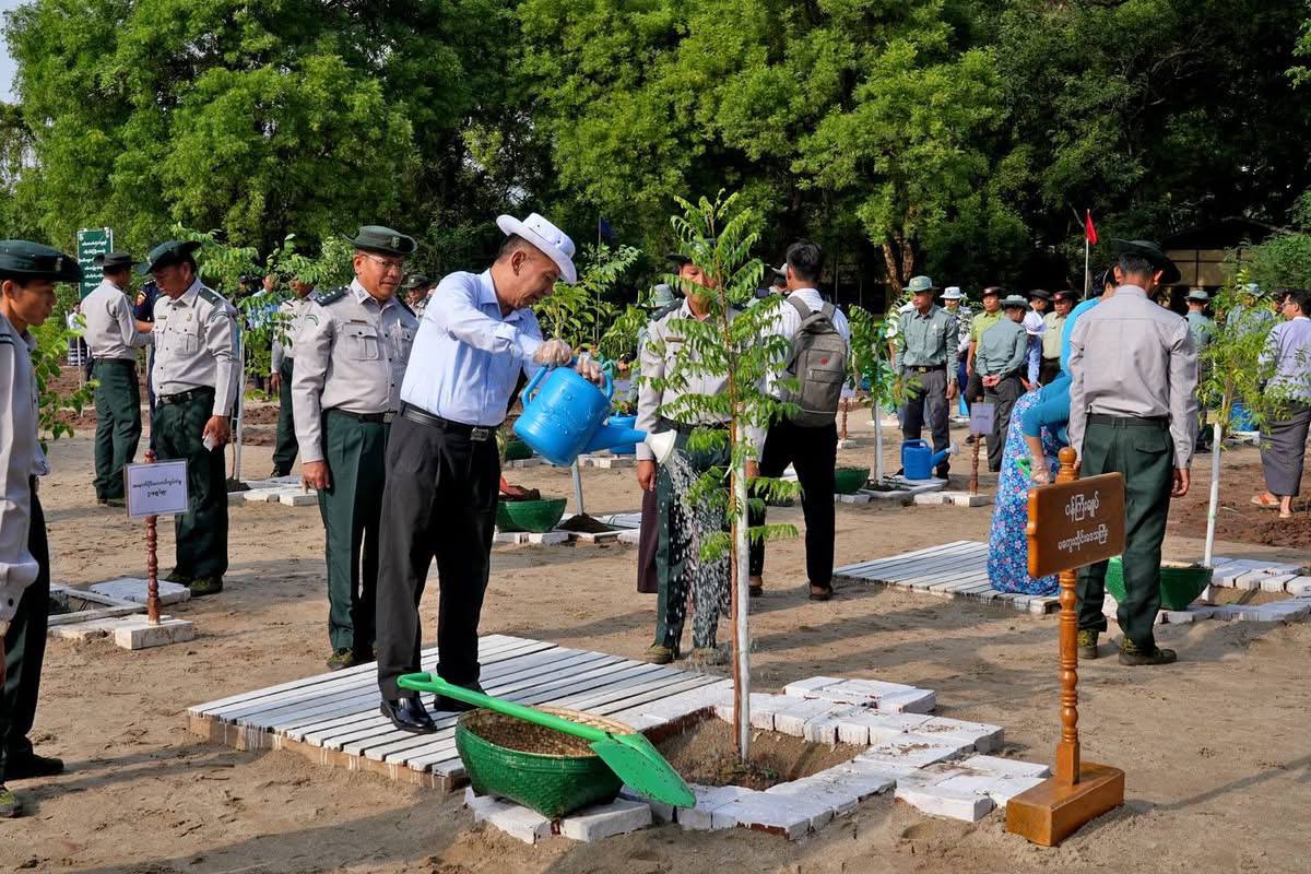 မကွေးတိုင်းဝန်ကြီးချုပ် ဦးတင်ကိုကို ၂၀၂၆ ခုနှစ်(ပထမ)အကြိမ် မိုးရာသီသစ်ပင်စိုက်ပျိုးပွဲတော် အခမ်းအနား တက်ရောက်