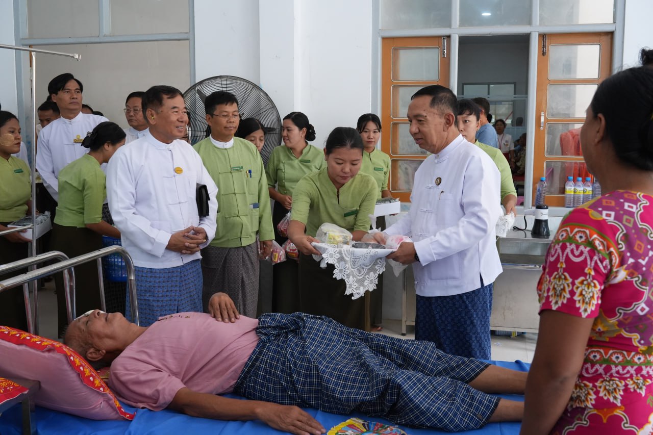 မကွေးတိုင်းဒေသကြီးဝန်ကြီးချုပ် ဦးတင်ကိုကို မကွေးမြို၌(ပဉ္စမအကြိမ်)သီတဂူမြင့်မိုရ်စံ စက္ခုဒါန ဆေးရုံကြီးတွင် အခမဲ့ မျက်စိခွဲစိတ်ကုသမှု ခံယူနေသော လူနာများအတွက် တိုင်းဒေသကြီးအစိုးရအဖွဲ့မှ အလှူငွေပေးအပ်လှူဒါန်းပွဲ အခမ်းအနား တက်ရောက်